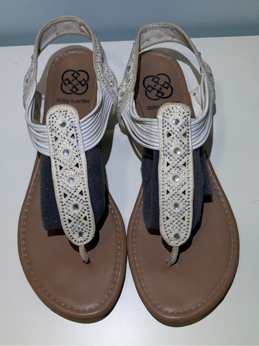Daisy Fuentes White Crystal Embellished T-Strap Sandals -  size 9